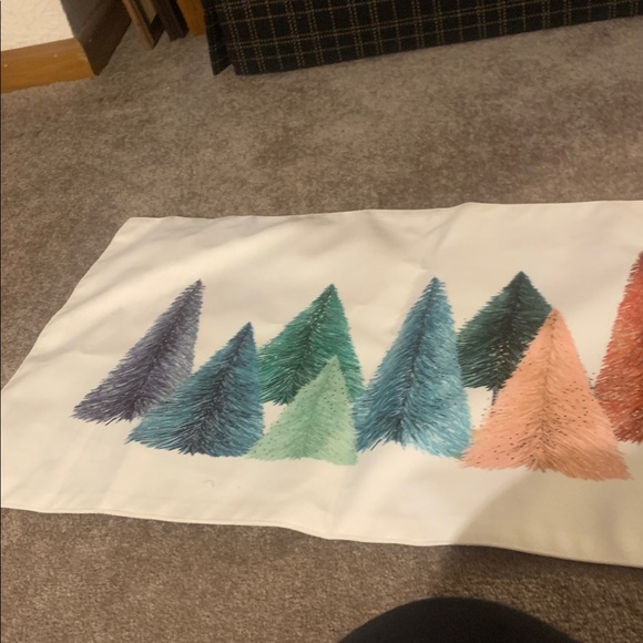 Table runner - Picture 4 of 6